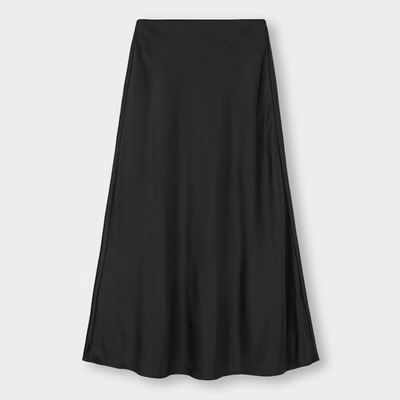 【2023春夏新作】GUのサテンロングスカート｜形がキレイで高見え 